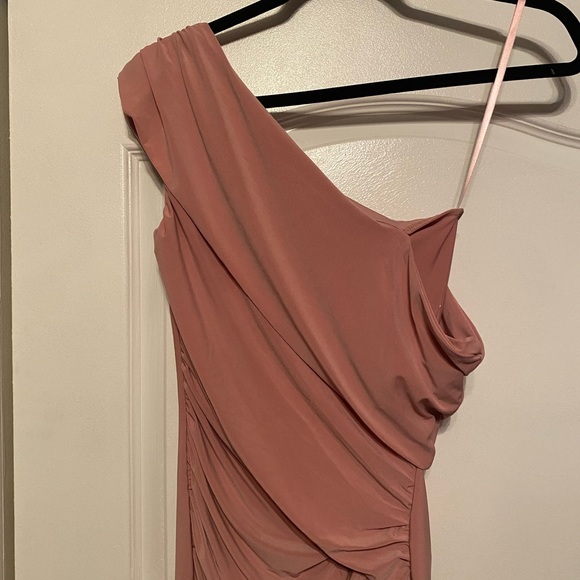 Brand new, never worn gown - Picture 1 of 3